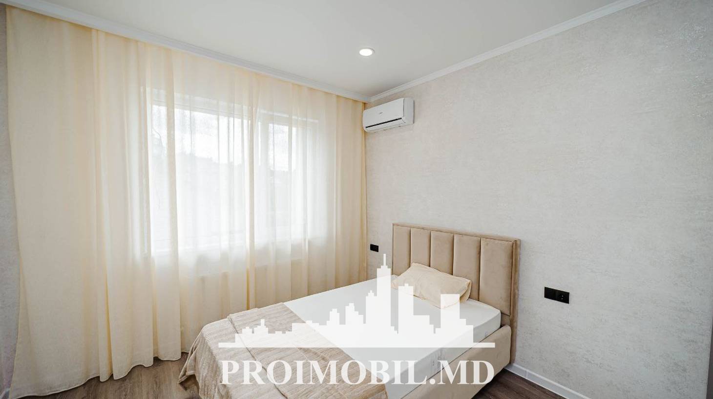 https://images.proimobil.md/LVxShf1gfrTF3b6yxHXitNVV7TSWJnrVWqCUcLlRIuo/watermark:0.75:so:0:30:0.39/resize:fill:1460:816:1/gravity:ce/bG9jYWw6Ly8vZXN0YXRlL2xyL2Q3NDc1MmU4LWRlZmItNDMxMS1iYmY2LTJmZjEyYjUyMDhlOC5qcGVn