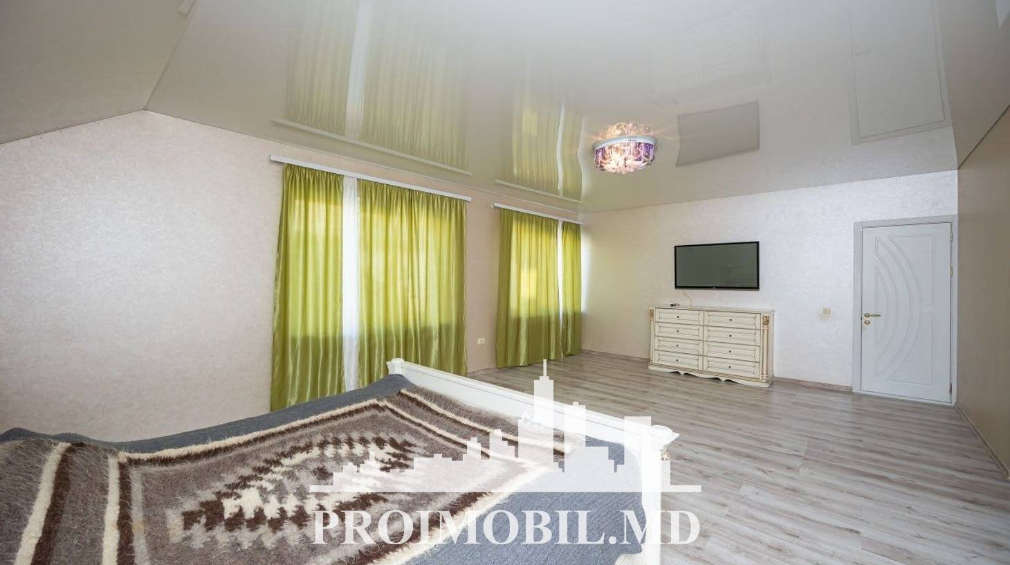 https://images.proimobil.md/LXfFJJAfooCyM993dOKLj_-D6MeIzxVTr2E_zE15JSU/watermark:0.75:so:0:30:0.39/resize:fill:1460:816:1/gravity:ce/bG9jYWw6Ly8vZXN0YXRlL2xyLzQ2YmNkYzhmLWVkZGItNGI1OS05NGVmLWVlOGRkNGYyMGFkYy5qcGVn