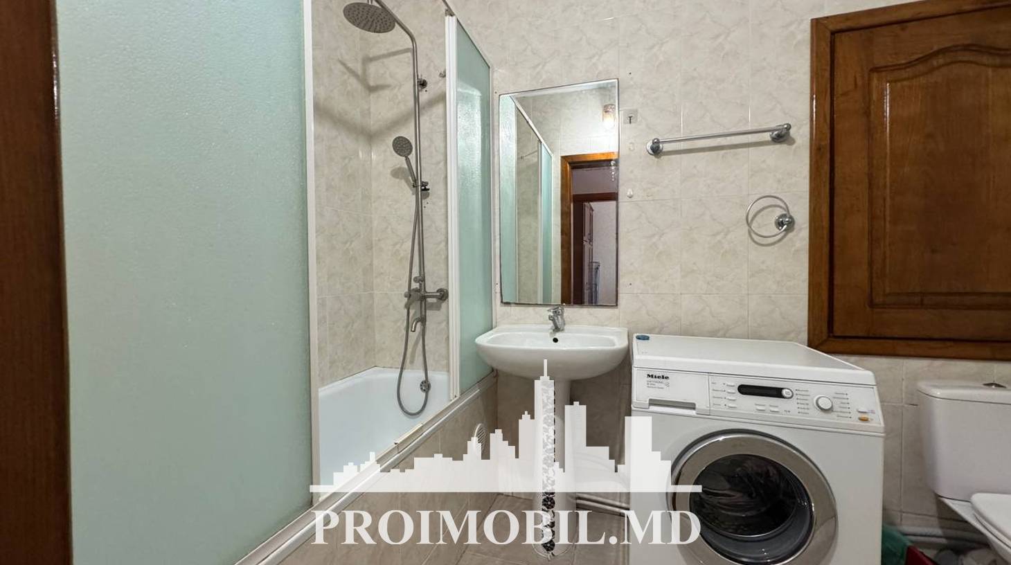https://images.proimobil.md/LZt7zWzLfrTlN8qpEn87G_mGbu36z6AY4WKUpymF2_k/watermark:0.75:so:0:30:0.39/resize:fill:1460:816:1/gravity:ce/bG9jYWw6Ly8vZXN0YXRlL2xyLzdlZWNkY2I5LTI4MjktNDNmMi1iZDJlLTc0ZWRjYjVkYzIxMC5qcGVn