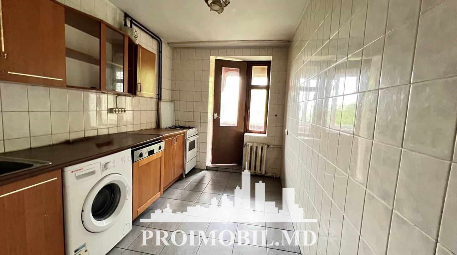 https://images.proimobil.md/L_0Np8mv8bCkd53lSl_UUEowAQ5OyIInEx_iuqFPVsc/watermark:0.75:so:0:30:0.39/resize:fill:1460:816:1/gravity:ce/bG9jYWw6Ly8vZXN0YXRlL2xyL2JhYjYwZTgwLWNmNmUtNDVkMi1iNGFhLWRiNDViOTA1MDkwMS5qcGVn