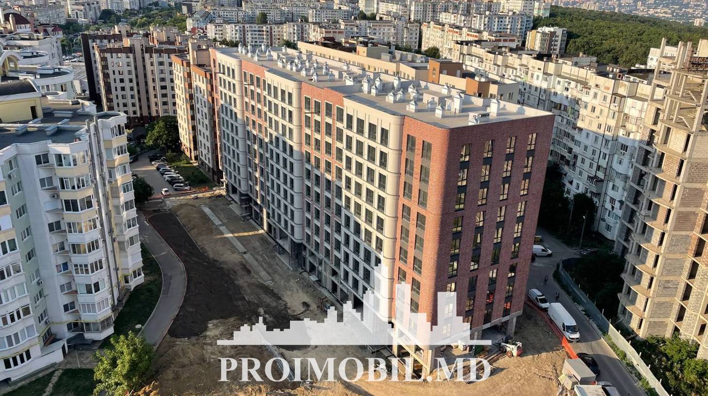 https://images.proimobil.md/LaRHP7c0yv4xckBNLDvmkXLe-etqjjdn5fJ8H7Xufe8/watermark:0.75:so:0:30:0.39/resize:fill:1460:816:1/gravity:ce/bG9jYWw6Ly8vZXN0YXRlL2xyLzBiYmFhZDU3LTdlNzAtNGM0NC1iZmU4LTQ0OTBjNDA2YThkYy5qcGVn