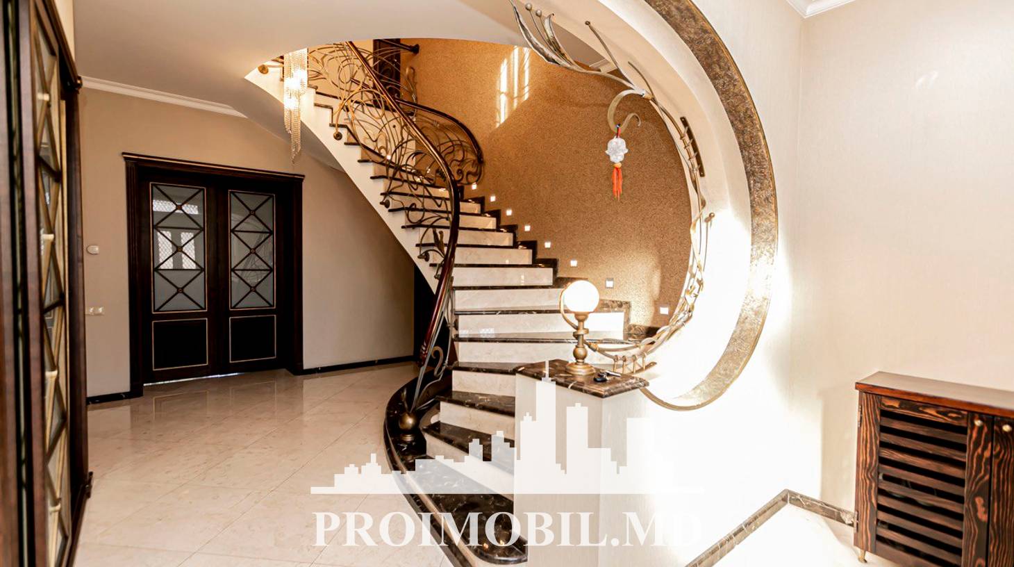 https://images.proimobil.md/Lc908HcuRzKGj1YG3kM2X5KtMWBYIcmBdmiR1bCNhq4/watermark:0.75:so:0:30:0.39/resize:fill:1460:816:1/gravity:ce/bG9jYWw6Ly8vZXN0YXRlL2xyLzZmYTM4MDYwLTgzNDctNDE4NC05OGE5LWE3NGE1NTVlMDMyZC5qcGVn