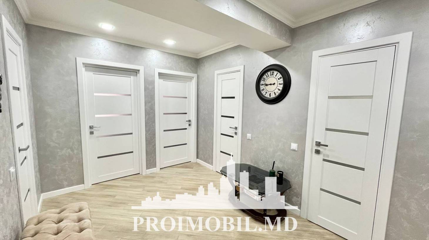 https://images.proimobil.md/LcvCciiXms77NGWmpAFOl0Kzg6JeLDogOtRx7xiLrx8/watermark:0.75:so:0:30:0.39/resize:fill:1460:816:1/gravity:ce/bG9jYWw6Ly8vZXN0YXRlL2xyL2E2MWI5OGJiLWRkM2EtNGQ0Ni04YTcyLTk1MDc0ZTIyNjQ1Yi5qcGVn