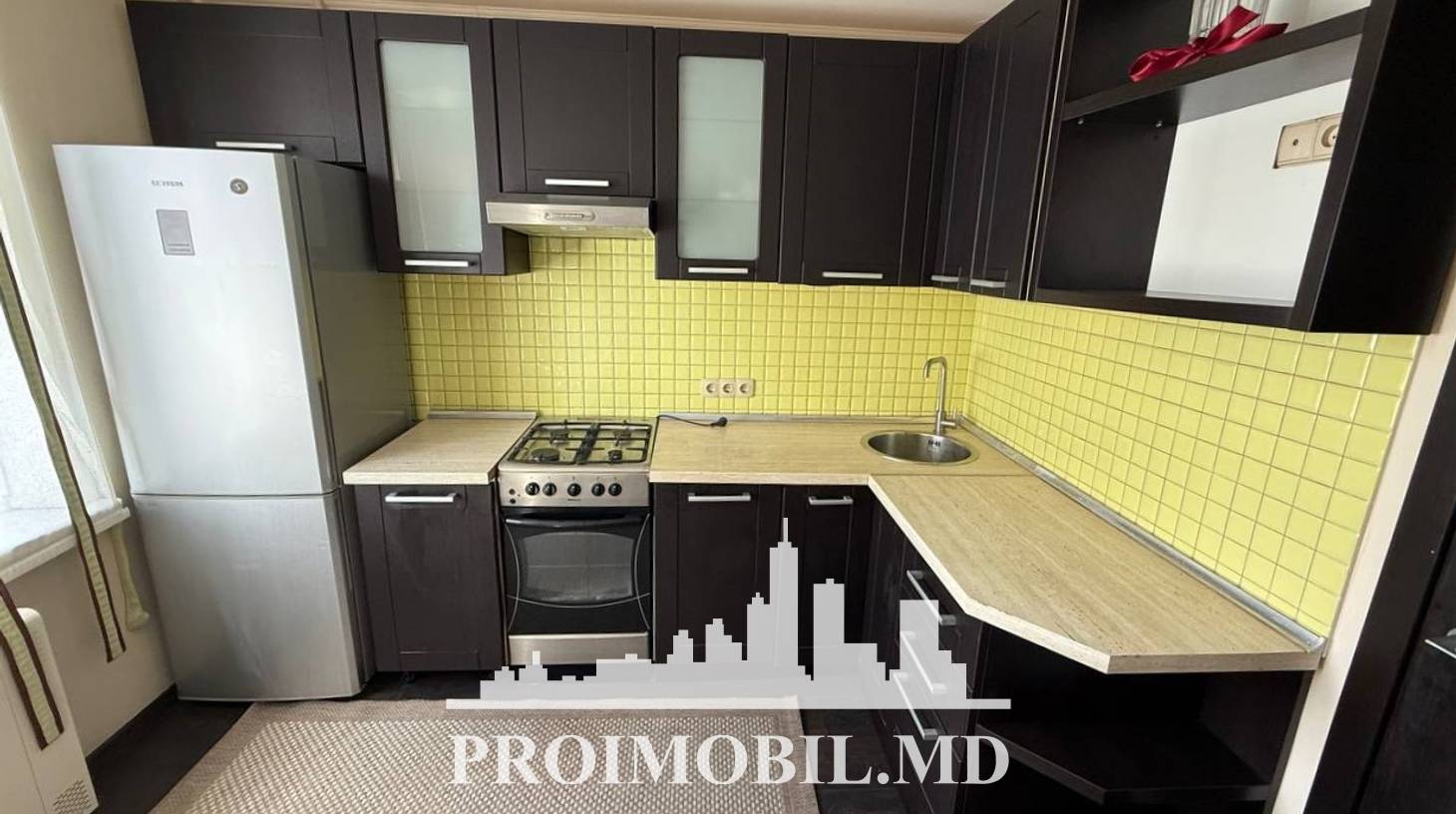 https://images.proimobil.md/LfJq0ZIE7WoqhffN09XtmIlRo6Hhl83z5k1wrMQ01J4/watermark:0.75:so:0:30:0.39/resize:fill:1460:816:1/gravity:ce/bG9jYWw6Ly8vZXN0YXRlL2xyLzllOWZlNjc5LTI2NGMtNGExZS04MDMzLWM0N2RhZTk4N2ZkYy5qcGVn