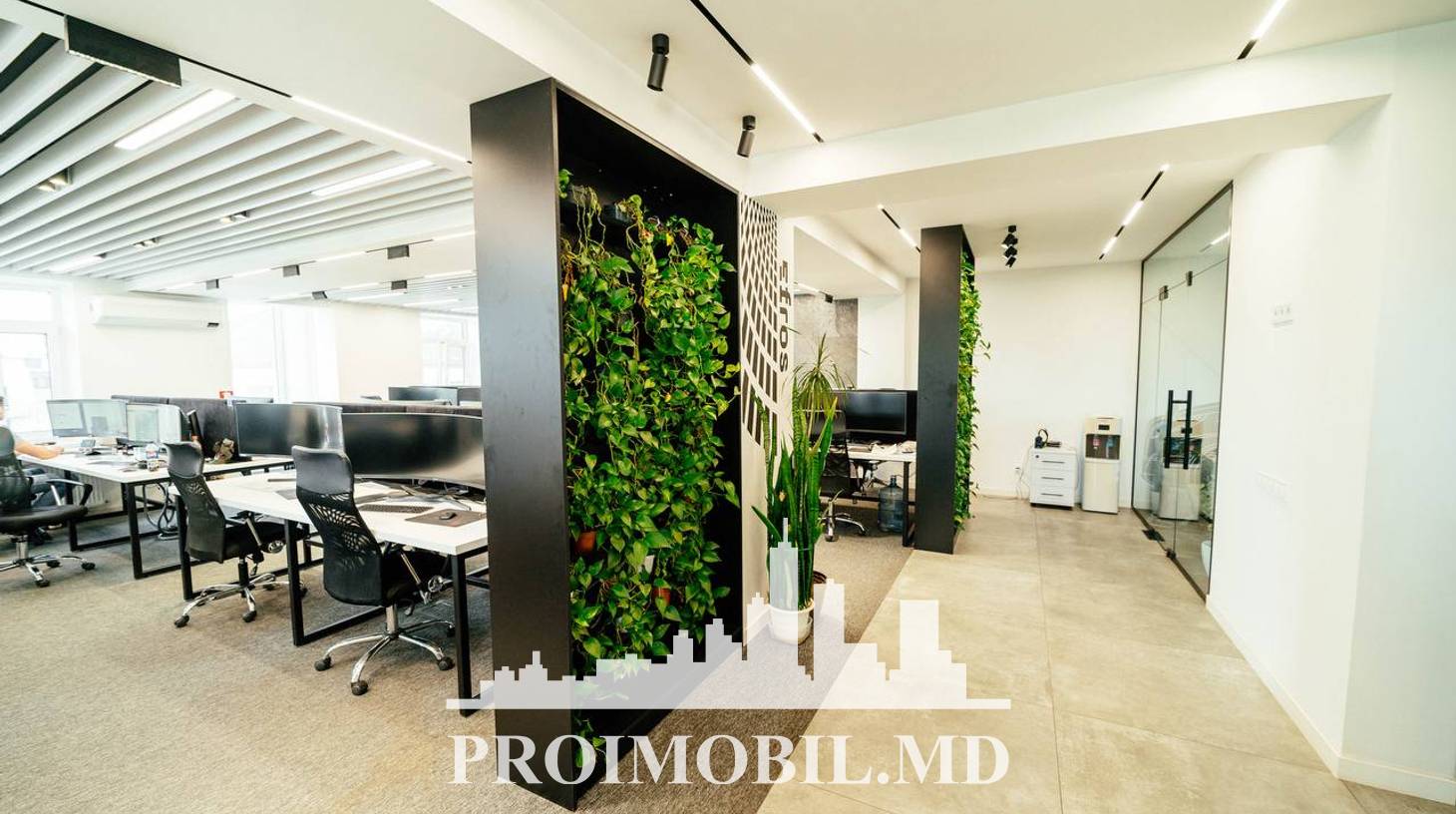 https://images.proimobil.md/LhY3EYkczidAjujTvfda1IsgiDE5xn-L3UDWWLpS3y8/watermark:0.75:so:0:30:0.39/resize:fill:1460:816:1/gravity:ce/bG9jYWw6Ly8vZXN0YXRlL2xyL2RkMmU1ZmY1LWE2MmItNDc0MC04N2IzLTJiNWQyZjgxMTY2OC5qcGVn