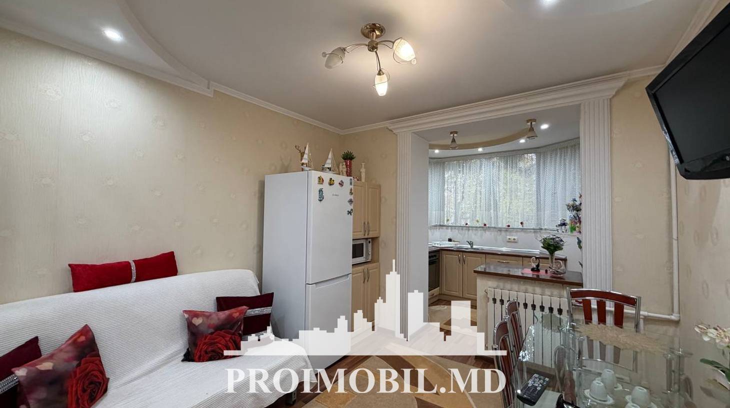 https://images.proimobil.md/Lhn69E5ManFqILI50xuFBr3q962QBIqEM824yuBA-8g/watermark:0.75:so:0:30:0.39/resize:fill:1460:816:1/gravity:ce/bG9jYWw6Ly8vZXN0YXRlL2xyLzM3YmMwYjVjLWYzZDUtNDNmNS04NjhhLWE5MTk5ZmI3NWMzZC5qcGVn