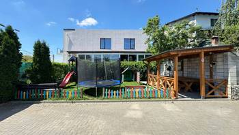 https://images.proimobil.md/LmjyoOAtUCgsMT4iZo2zErJK7dRmhS67sB_NHknnfqE/resize:fill:350:198:1/gravity:ce/bG9jYWw6Ly8vZXN0YXRlL2xyL2NhMDcwNTc4LTU4MmQtNDI4NC1hNTk5LTczZmE0ZThlYmEyMC5qcGVn