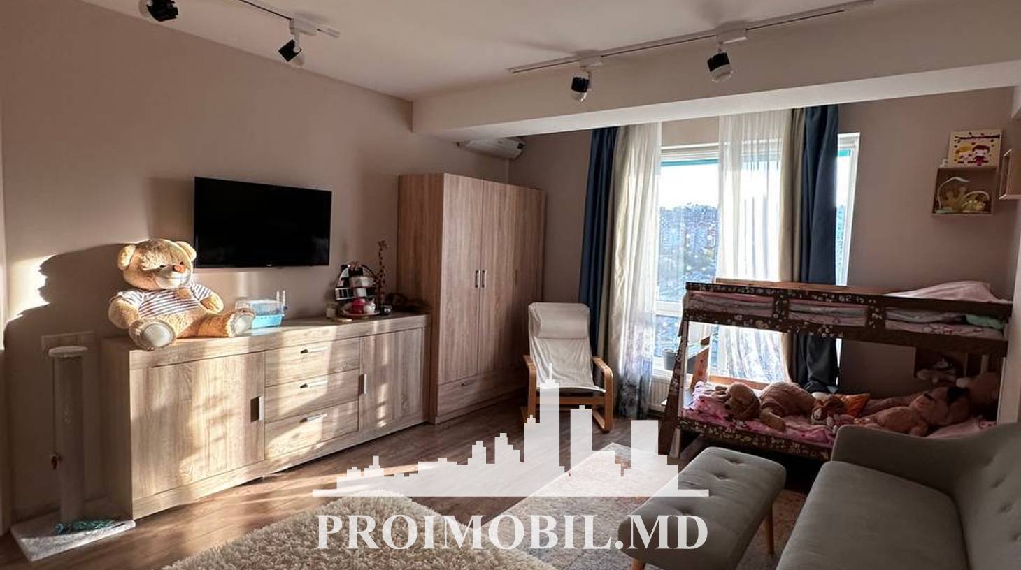 https://images.proimobil.md/LrtU43BNK903_OyEJE5qXnLClvJ4D4D_Klv7gSyFze8/watermark:0.75:so:0:30:0.39/resize:fill:1460:816:1/gravity:ce/bG9jYWw6Ly8vZXN0YXRlL2xyL2M3NjViZmNjLWNkZGQtNGQ5Mi05M2VlLTcwMjQyZDNkOTQ4Zi5qcGVn