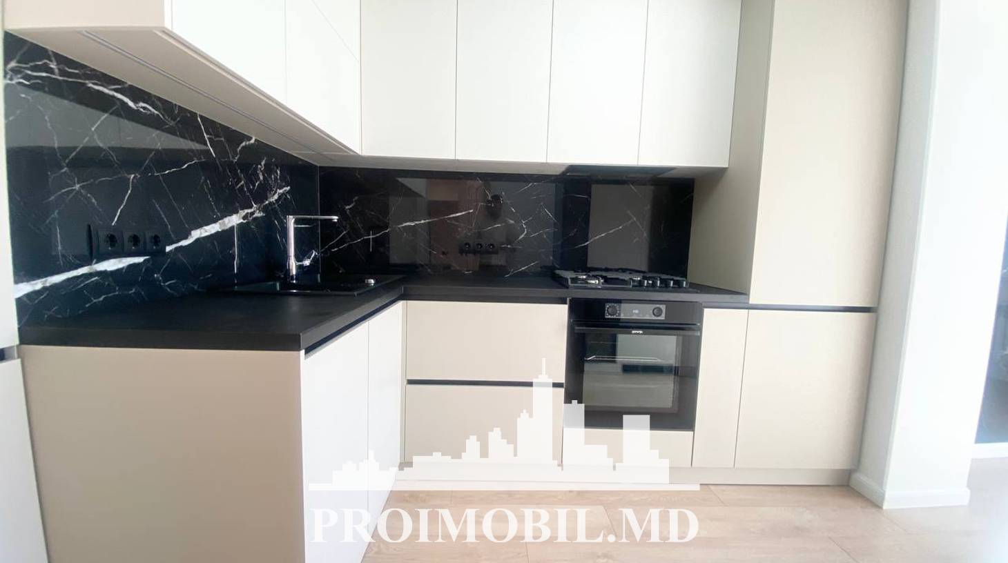 https://images.proimobil.md/LwgMSLn2l_vyVkcZdDAAKskk0fTkGATvM3ex5V8o1X8/watermark:0.75:so:0:30:0.39/resize:fill:1460:816:1/gravity:ce/bG9jYWw6Ly8vZXN0YXRlL2xyLzA5YjU1YTRjLTAwN2EtNDRhYi1hMjJmLTI4Mzg0M2MwNDYwMy5qcGVn