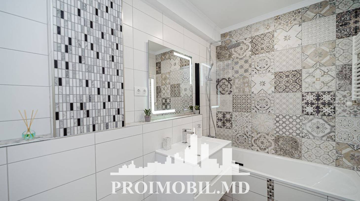 https://images.proimobil.md/LxuOxwzIgQrjjUfYIQH4JqifSU5pznPX5wMri__KrMA/watermark:0.75:so:0:30:0.39/resize:fill:1460:816:1/gravity:ce/bG9jYWw6Ly8vZXN0YXRlL2xyL2NjNGI3OWYzLTgzYTQtNDI1OC1hNmU2LWY5MDc0YzE4NWM2Yy5qcGVn