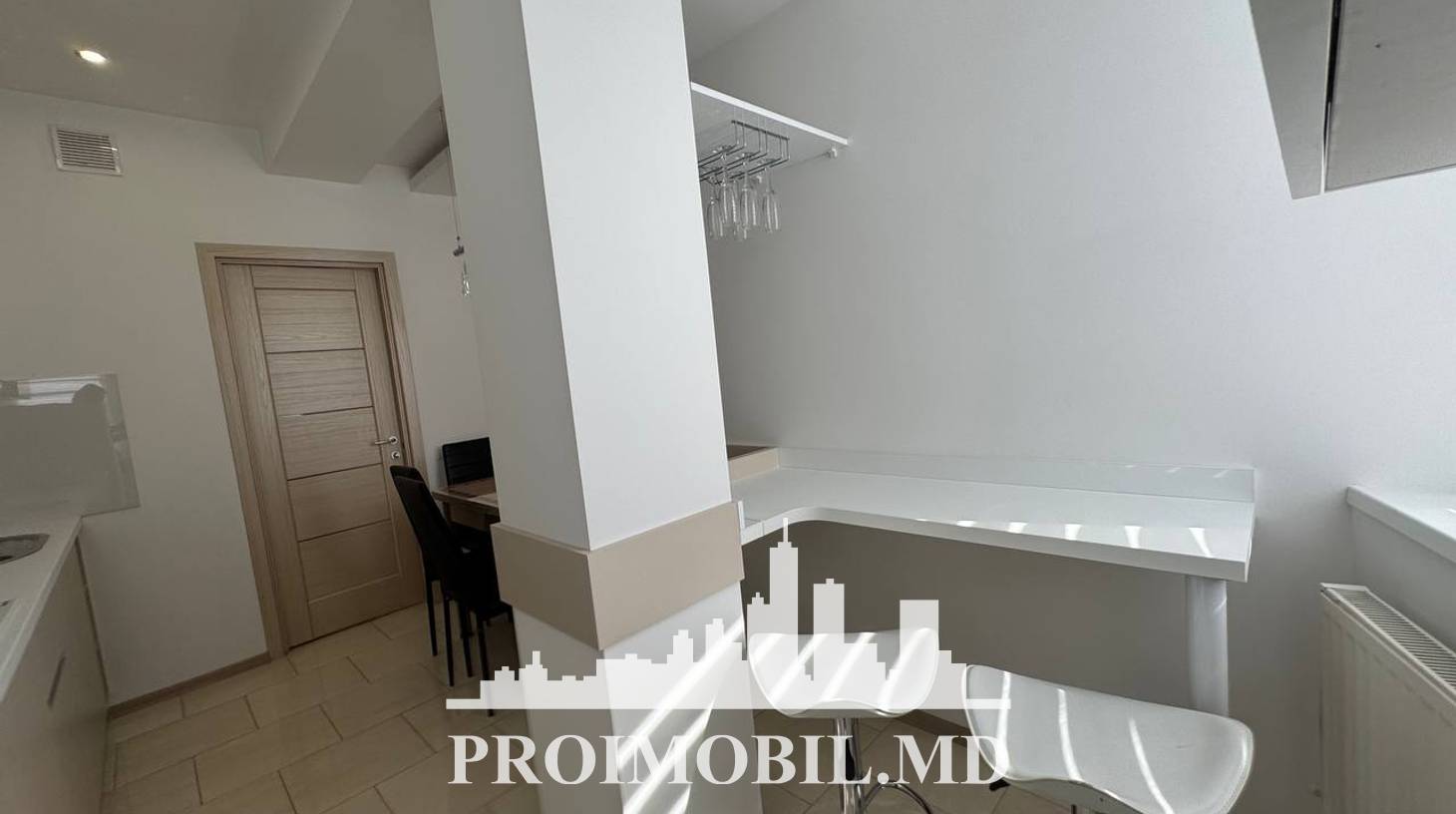 https://images.proimobil.md/M0KaJom1wRo_dPLS4bWD-g-fd0VcETImP13BFwwABJc/watermark:0.75:so:0:30:0.39/resize:fill:1460:816:1/gravity:ce/bG9jYWw6Ly8vZXN0YXRlL2xyLzg3OWZkMzhjLWIxN2ItNDFiNC04ODJhLWEyYTgxMGE2ZmE4ZS5qcGVn
