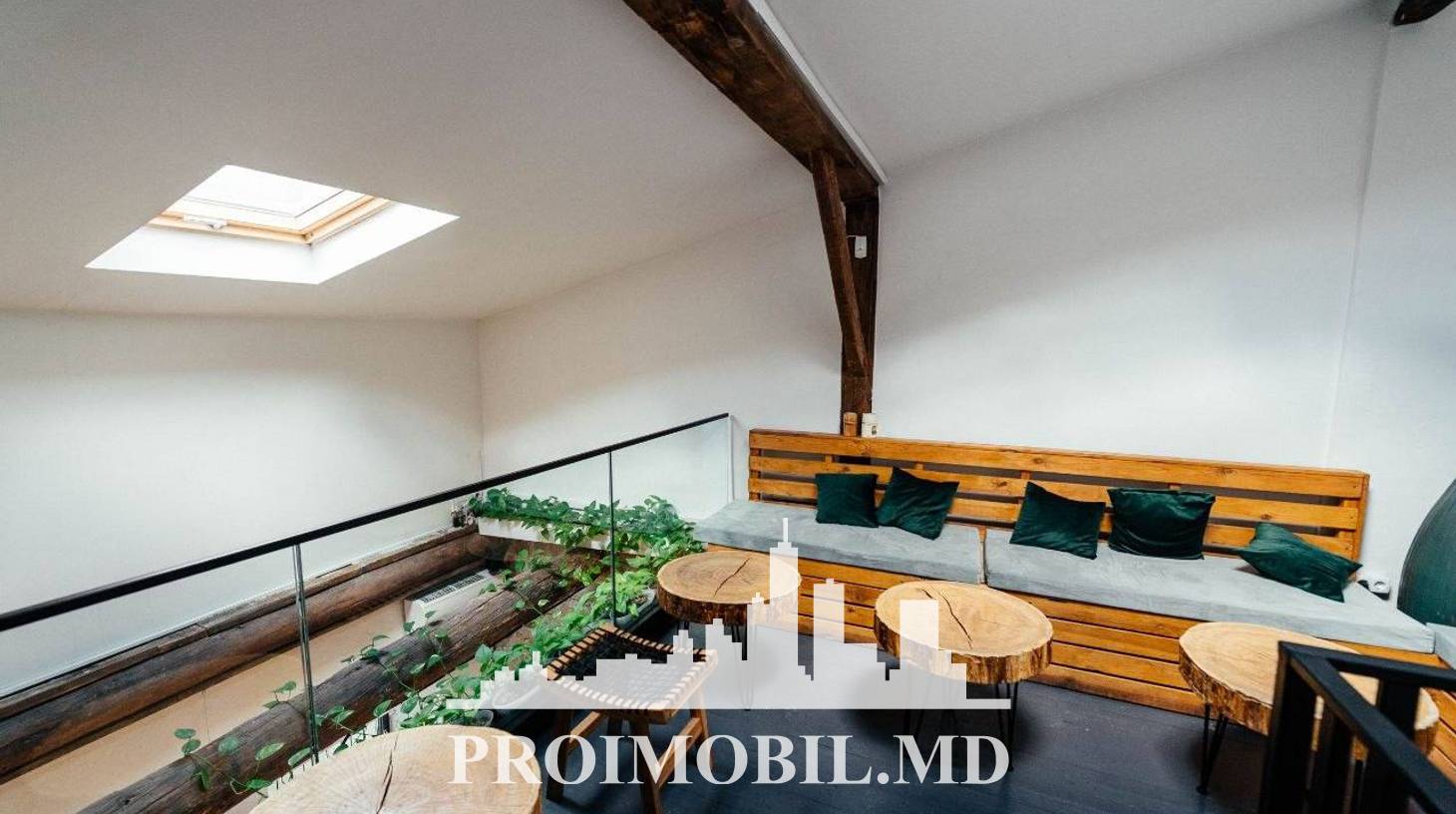 https://images.proimobil.md/M1VUZNutt3w3G2aTW5SHOQ1yZ3YTtAJ_QKWsKU5pYKQ/watermark:0.75:so:0:30:0.39/resize:fill:1460:816:1/gravity:ce/bG9jYWw6Ly8vZXN0YXRlL2xyL2JjNDk5MGQyLTBkODQtNGU5My05YTFlLTBlZWVhM2UzZWJjYy5qcGVn