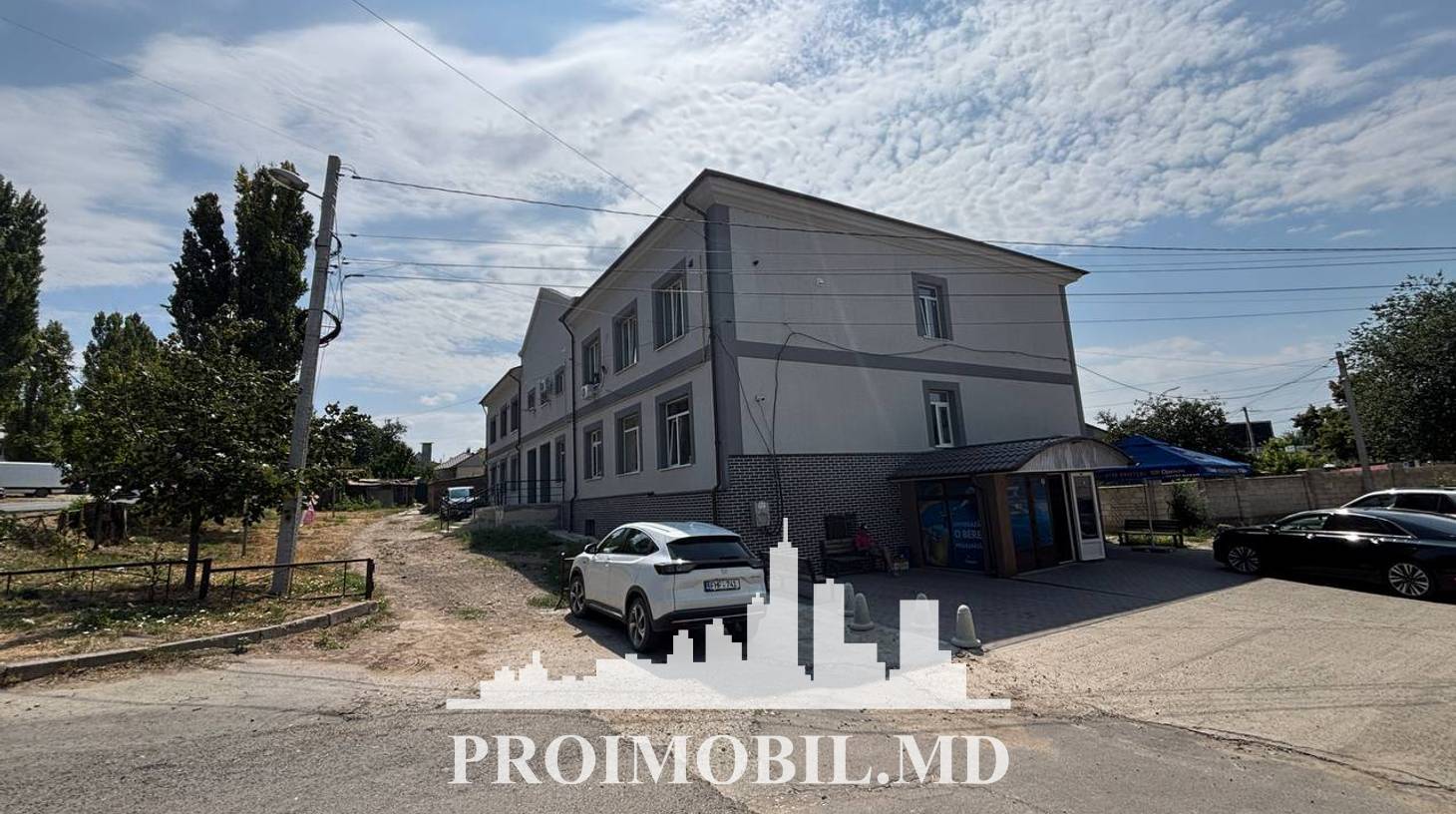 https://images.proimobil.md/M5ov9isi70fiNZInqToMk4ShGS1D_KjLZ5YKPUlpIGQ/watermark:0.75:so:0:30:0.39/resize:fill:1460:816:1/gravity:ce/bG9jYWw6Ly8vZXN0YXRlL2xyLzRkM2UyMWUwLTYyYWItNDNhYS1iYjJjLThjMTJmNzliOGEzYS5qcGVn