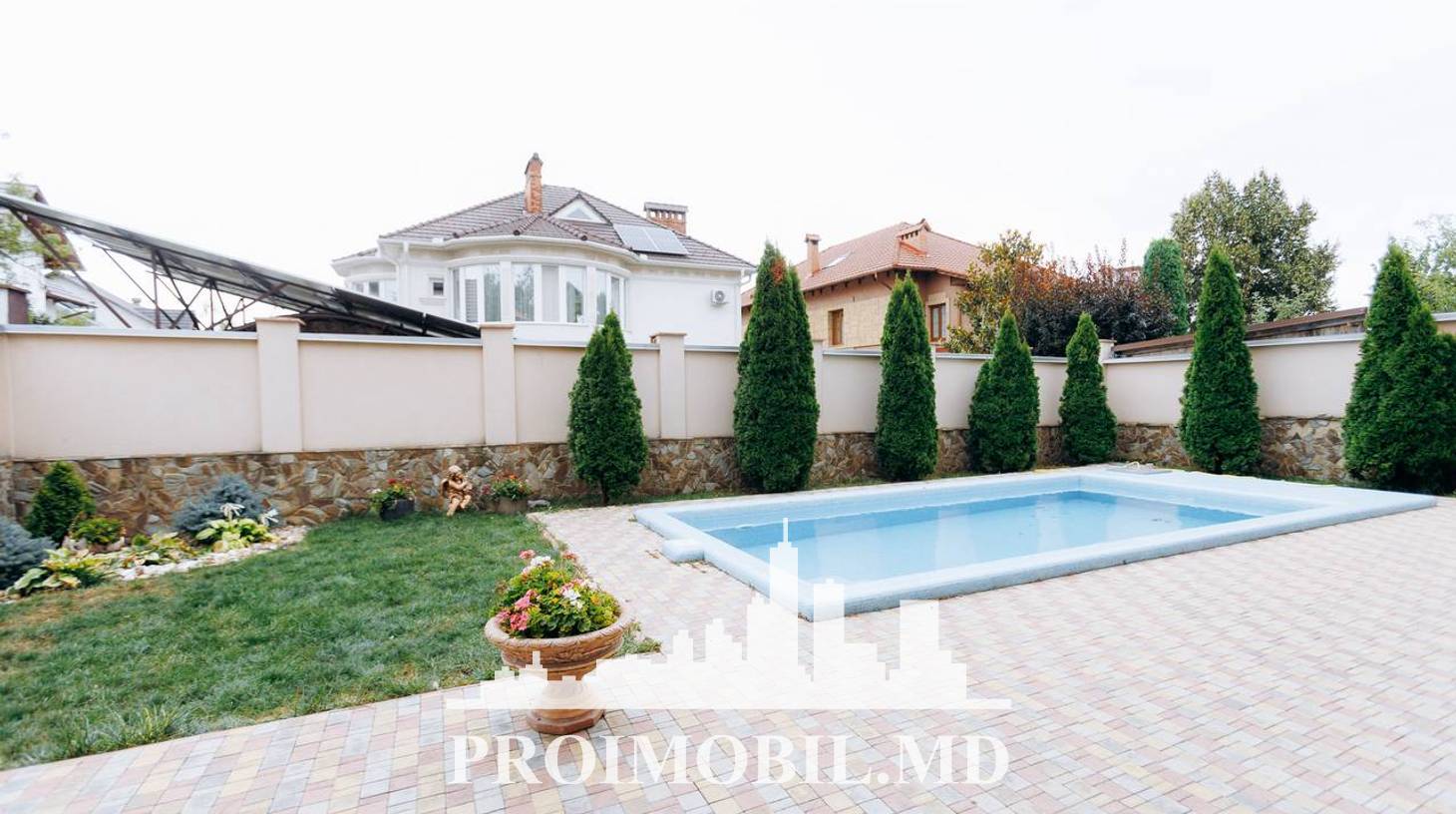 https://images.proimobil.md/MBnwn5P_kzkb9vB6ISxI_-U39JuZ85NaFLF1VN8tTfM/watermark:0.75:so:0:30:0.39/resize:fill:1460:816:1/gravity:ce/bG9jYWw6Ly8vZXN0YXRlL2xyL2ZhN2JjODcwLTk2YTUtNGQxZC04NDRlLWU3Zjk2M2NhMmU3My5qcGVn