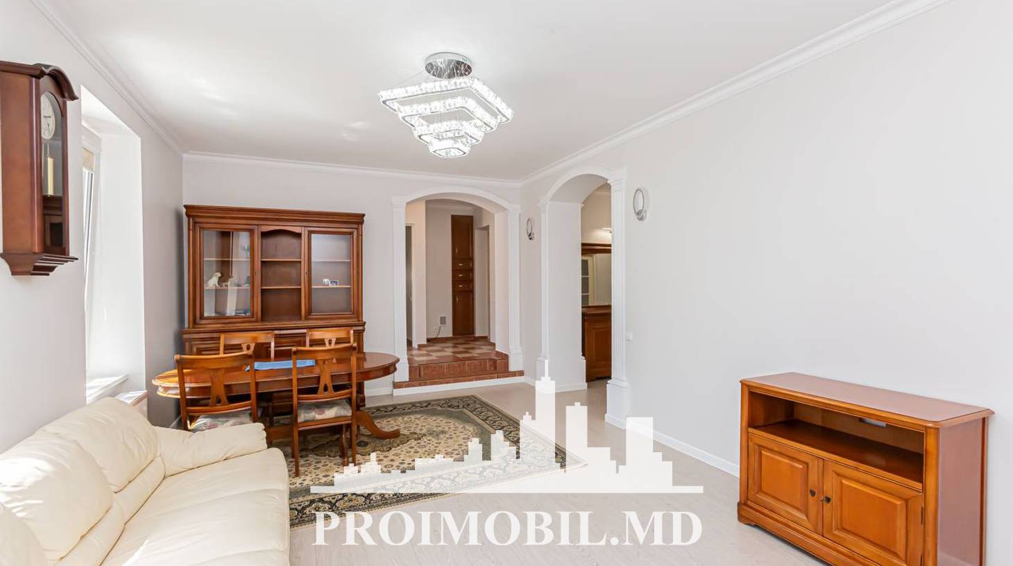 https://images.proimobil.md/MBzkXKG8x1X40xBbS__QQ-PQvsmFcqVBbQcy3ZSY2ak/watermark:0.75:so:0:30:0.39/resize:fill:1460:816:1/gravity:ce/bG9jYWw6Ly8vZXN0YXRlL2xyLzE5ZmZlNDdiLWQ2ODgtNGIyNy1hMTlmLTA0NTI2NmIwNWU2OC5qcGVn