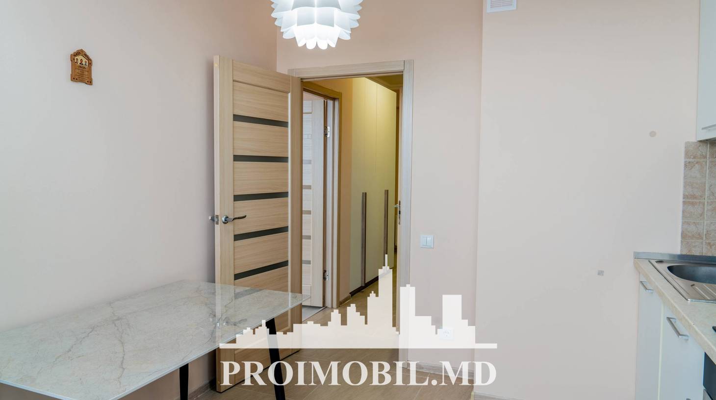 https://images.proimobil.md/MDOh3-bz2VlzybDeu4bPH-8sv79kVbB1V751GJdVDq0/watermark:0.75:so:0:30:0.39/resize:fill:1460:816:1/gravity:ce/bG9jYWw6Ly8vZXN0YXRlL2xyL2JkMmUwZDNmLTIyZTctNDMyZi1iODY5LTUyZTc5OWNlZmRhYy5qcGVn