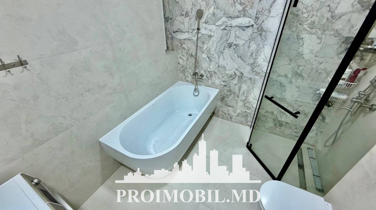 https://images.proimobil.md/ME9QIRH7xqxicvDEHzpiJc6h-k6UaxByeo1O9QUicGg/watermark:0.75:so:0:30:0.39/resize:fill:1460:816:1/gravity:ce/bG9jYWw6Ly8vZXN0YXRlL2xyLzJhNTQzMmQyLWNjMTYtNGFjMS1hZDBkLTQ5NTIwZWU2ZjZhMC5qcGVn