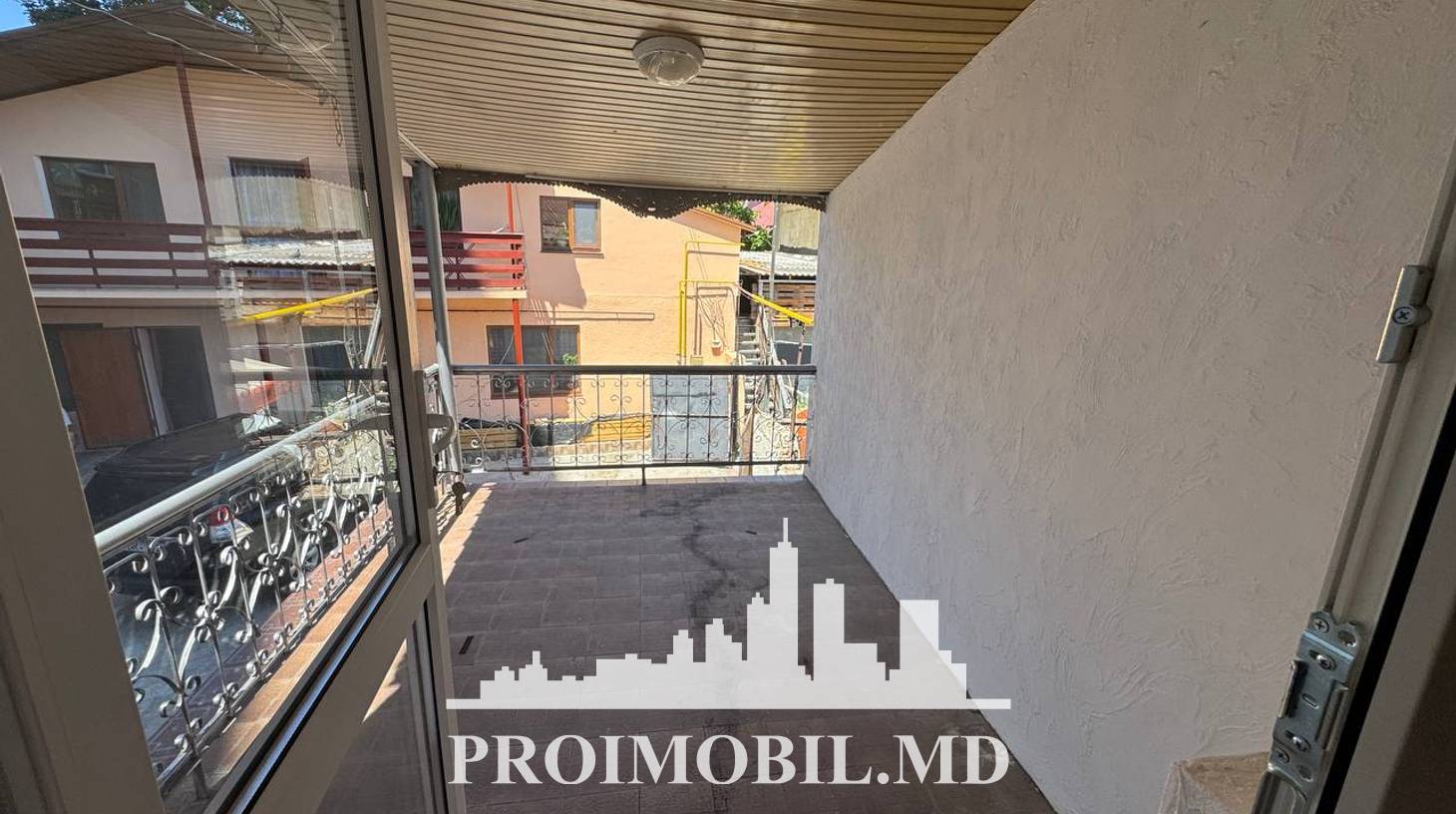https://images.proimobil.md/MFU2WkX1ADiGB8sqbGhfF2PuzFZhm2lqPatHPDOloZ8/watermark:0.75:so:0:30:0.39/resize:fill:1460:816:1/gravity:ce/bG9jYWw6Ly8vZXN0YXRlL2xyLzg5NzYyOTMwLTBkYzYtNDljOS05Yzc1LTgyZDI1NDY0MTk3Ni5qcGVn