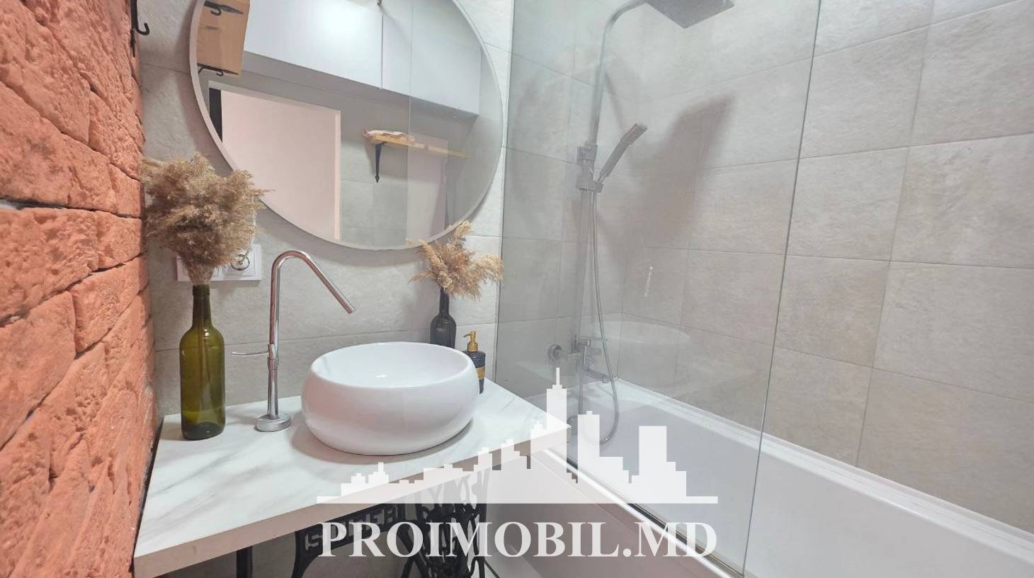 https://images.proimobil.md/MI3vktZdK86a40FwAXufNDOFv-_IbziI_pLecwTjvZQ/watermark:0.75:so:0:30:0.39/resize:fill:1460:816:1/gravity:ce/bG9jYWw6Ly8vZXN0YXRlL2xyLzc2ZjYwYzcwLTI3ODMtNDhjNi04ODA5LTllYmI5MDZiZjJjNC5qcGVn