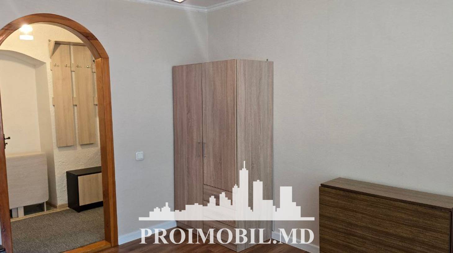 https://images.proimobil.md/MIfs1r3HyQVAL8PIPPYqnkgx1f94U9Ba_Rp9DUSVHhg/watermark:0.75:so:0:30:0.39/resize:fill:1460:816:1/gravity:ce/bG9jYWw6Ly8vZXN0YXRlL2xyLzBlZGNmZTRhLTI4YjYtNDg2Ny1iOTZlLWI3ZmE5Mzk5MTc4My5qcGVn
