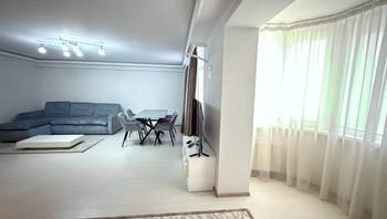 https://images.proimobil.md/MJk7Xi2fbRFQKZdbP3LsdIRFdyTP4tq5kOZxxMzzIKY/resize:fill:350:198:1/gravity:ce/bG9jYWw6Ly8vZXN0YXRlL2xyLzk5M2E1ZTQ3LWVmZjQtNGFjNS05NDkxLTA2OTk1NWQ4NjI0NC5qcGVn