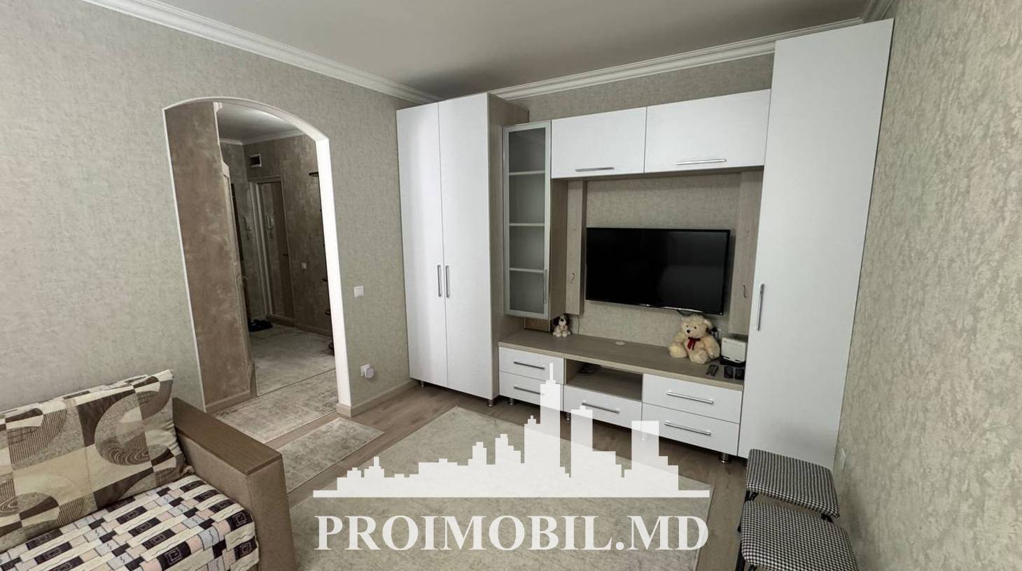 https://images.proimobil.md/MKsu70L6zFaGgDDRd1LDLUDJYnXJa9H4h8TImxK3-KY/watermark:0.75:so:0:30:0.39/resize:fill:1460:816:1/gravity:ce/bG9jYWw6Ly8vZXN0YXRlL2xyLzBkNmU3YmRiLWYwNDMtNGFkOC1hOGE0LTg5MzkyMTZiYTI4NC5qcGVn