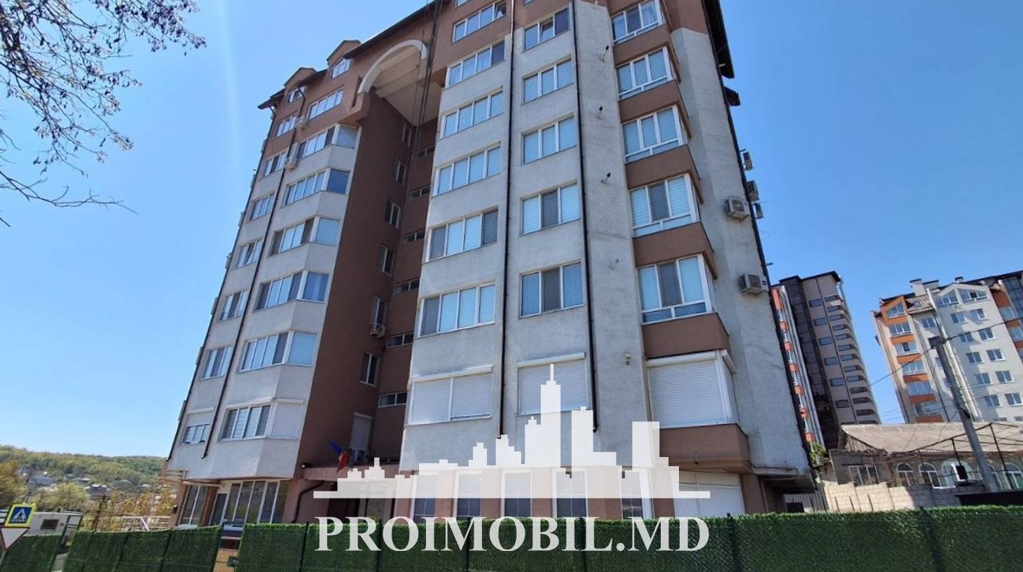 https://images.proimobil.md/MQUIMuO2r-u-vXKuhjngn78DEqronEMxhTr0nedF-QE/watermark:0.75:so:0:30:0.39/resize:fill:1460:816:1/gravity:ce/bG9jYWw6Ly8vZXN0YXRlL2xyLzM3NmJhY2I0LWJkNGEtNGIxNi1hMmU5LTY5ZDRhNmRhMmZkNC5qcGVn