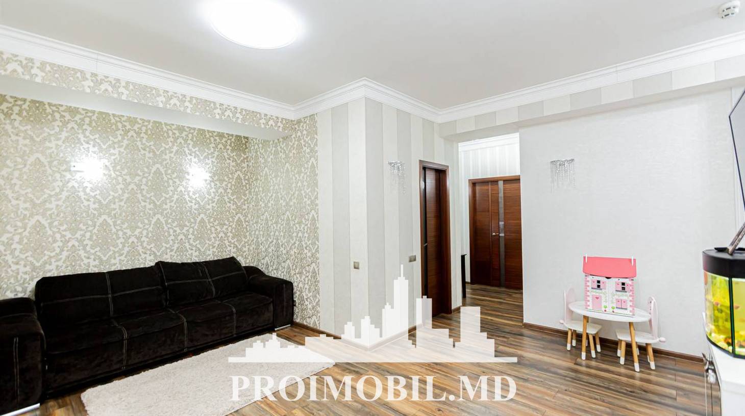 https://images.proimobil.md/MRR-uXu-eI1kp683RC6URxMV8y_6lgngcz0KRwO7ISo/watermark:0.75:so:0:30:0.39/resize:fill:1460:816:1/gravity:ce/bG9jYWw6Ly8vZXN0YXRlL2xyL2YyZDg4YzJhLTJhNjktNDZhZi05Njc1LWM4ZTM4ZGY5Yjc0My5qcGVn