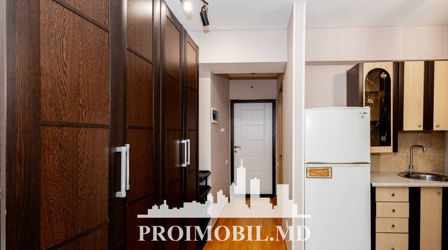 https://images.proimobil.md/MUywIDPw-1eH25OTU2UiPhOcx5MR2Pu9VNLrvyxCpAQ/watermark:0.75:so:0:30:0.39/resize:fill:1460:816:1/gravity:ce/bG9jYWw6Ly8vZXN0YXRlL2xyL2QxYTQwNmQ1LWVhNTQtNDI4NS1iODdkLTc3MzZlYmRhMzMyYS5qcGVn