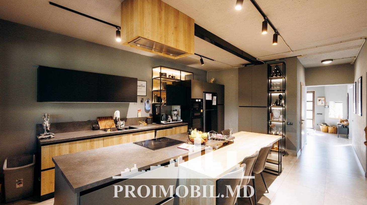 https://images.proimobil.md/Mdst5K1OfjRHYGxmI6jyJTBrXLPQq02ZsOhUZXcPvXI/watermark:0.75:so:0:30:0.39/resize:fill:1460:816:1/gravity:ce/bG9jYWw6Ly8vZXN0YXRlL2xyL2Y4ZDllNzU3LTUyZmYtNDljZS04MzQxLTc4YTg5ODgxMjVjMC5qcGVn