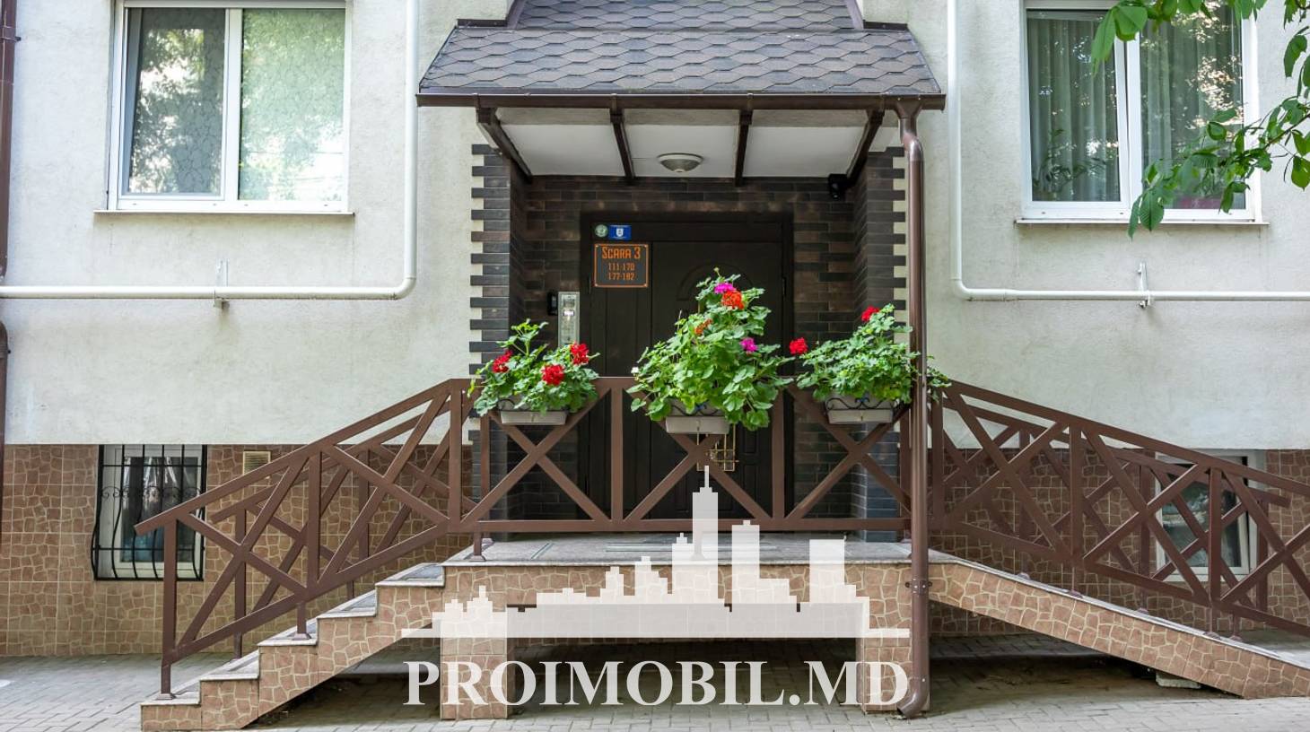https://images.proimobil.md/MgpG-p0VdUuL2cR7G2qM1ggPHYJ5o6OFRAFPX0tffjc/watermark:0.75:so:0:30:0.39/resize:fill:1460:816:1/gravity:ce/bG9jYWw6Ly8vZXN0YXRlL2xyLzNlMzk3NGFmLWZhZGUtNDA0Ny1hYTViLWRkZjVkOWYxYjQ5Yi5qcGVn