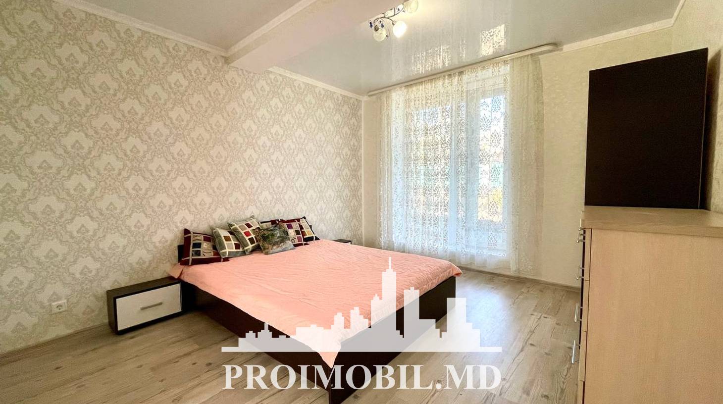 https://images.proimobil.md/MjYZgv8ZJ0PeQ-1fHRmqaz7u__shAYC5-p5l9A3zldI/watermark:0.75:so:0:30:0.39/resize:fill:1460:816:1/gravity:ce/bG9jYWw6Ly8vZXN0YXRlL2xyL2ExMDdlMzQ1LTFmZmUtNDJiNC05ODM2LTVmOTc1ZDg3OGUwYi5qcGVn