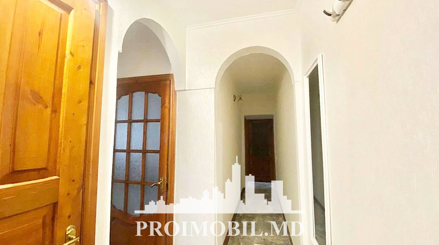 https://images.proimobil.md/MkHru4uh01PgexwkLlgc5lBjvupW6PUpjPNm7NR9hdQ/watermark:0.75:so:0:30:0.39/resize:fill:1460:816:1/gravity:ce/bG9jYWw6Ly8vZXN0YXRlL2xyLzE2OGI0MTBmLTBiNTUtNDM0OS05NTVhLTQxZGI0Njk2ZjRiNi5qcGVn