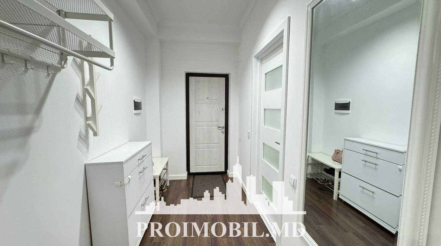 https://images.proimobil.md/Mm4WCItm3liK8gWblIrG5zkVE8oylghqQeGxhDzTXI8/watermark:0.75:so:0:30:0.39/resize:fill:1460:816:1/gravity:ce/bG9jYWw6Ly8vZXN0YXRlL2xyLzI5YTU3M2Q4LWEwZWQtNGU2ZC1iNmMzLWZlNWE3NTM4NTU1Yi5qcGVn