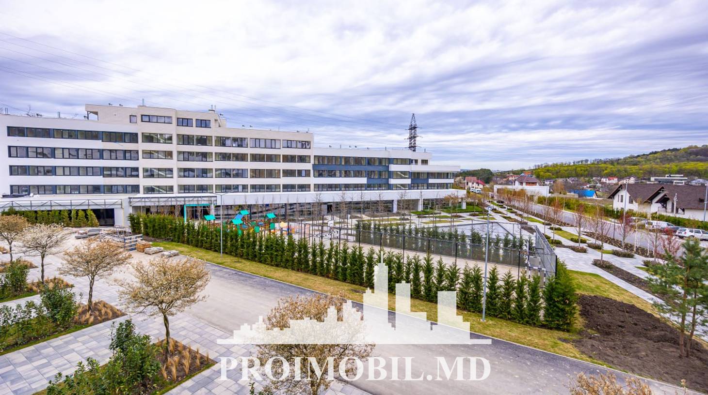 https://images.proimobil.md/MrK4UROlr6k1O4QjqdyvAdZUmQzTBpeo1Lodahk80lE/watermark:0.75:so:0:30:0.39/resize:fill:1460:816:1/gravity:ce/bG9jYWw6Ly8vZXN0YXRlL2xyLzJmYzA1NGEwLTA5NGMtNDAyYS1hZDdlLTY1ZTBjZTg0ZDI3OS5qcGVn