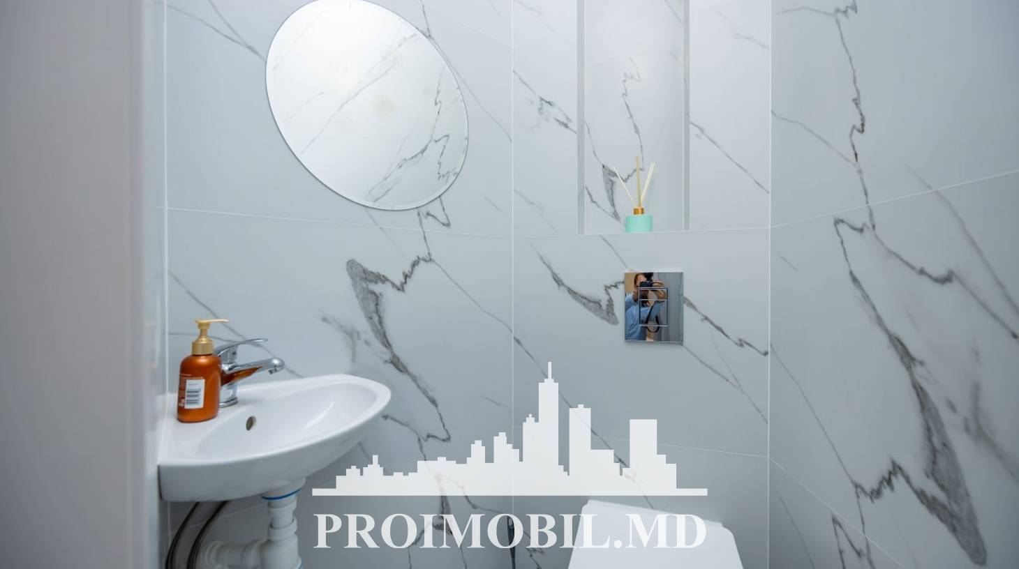 https://images.proimobil.md/MxM9FIfTOOLtGnh2j97N-H6T3l9uA9mUiwiag9GFt20/watermark:0.75:so:0:30:0.39/resize:fill:1460:816:1/gravity:ce/bG9jYWw6Ly8vZXN0YXRlL2xyLzUzMzA1YWU2LTZjZDItNDY1Yi1hNGNhLTVhMTZiNzZiMDkzZi5qcGVn