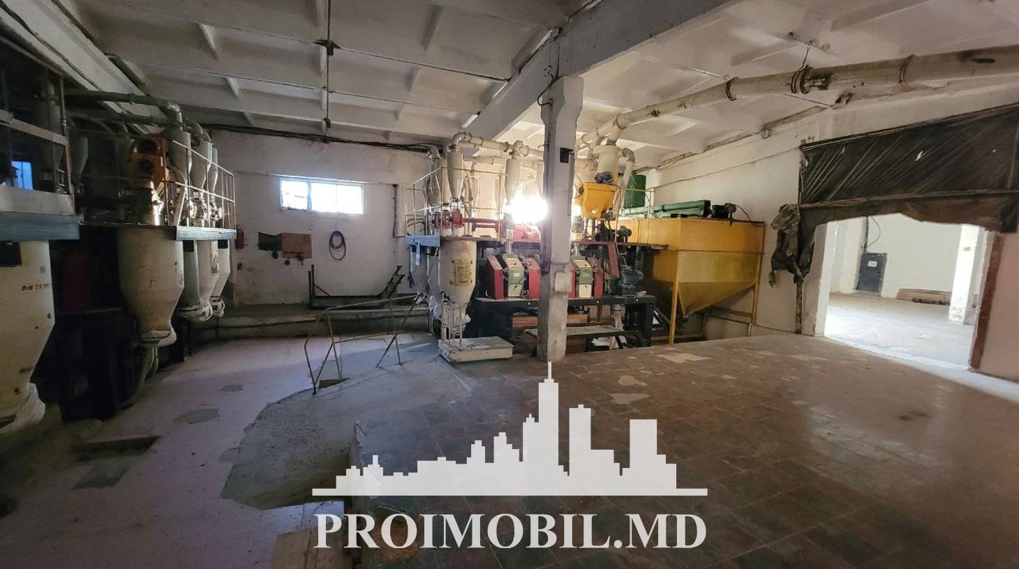 https://images.proimobil.md/MzWnJ0YdItFz-zYXUyong71meoNbstM0dNhsQwBodo0/watermark:0.75:so:0:30:0.39/resize:fill:1460:816:1/gravity:ce/bG9jYWw6Ly8vZXN0YXRlL2xyL2ZhN2VhNTlmLTIyOGMtNDQ0ZS05NDI1LWY0ZjQ2N2I4MzQ4My5qcGVn