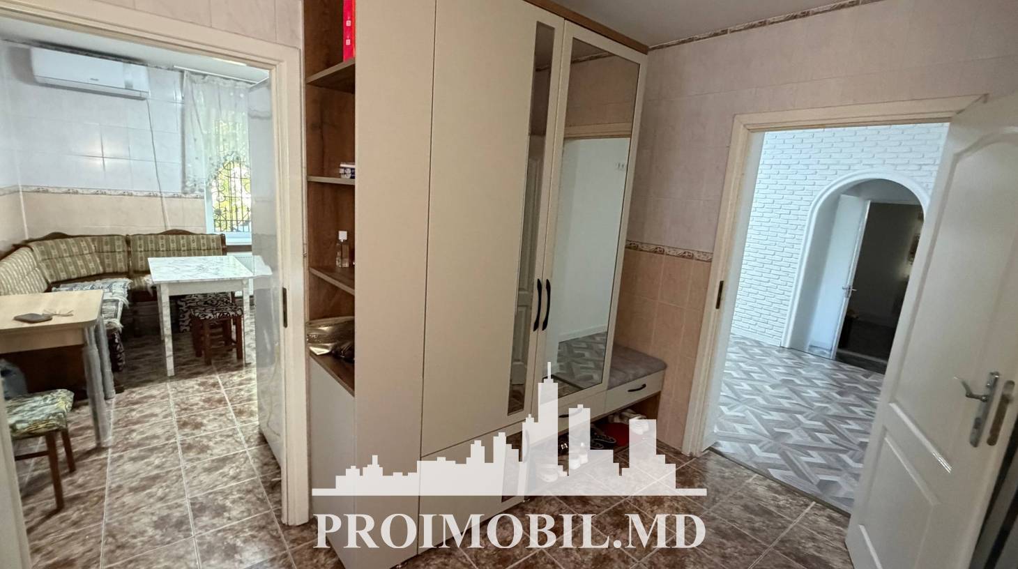https://images.proimobil.md/N5mpJO7_Je7n-dJYXNYUSCWRzykQLzf8eaUnlxS5tAQ/watermark:0.75:so:0:30:0.39/resize:fill:1460:816:1/gravity:ce/bG9jYWw6Ly8vZXN0YXRlL2xyLzMxMDdlNmU2LTIwNjQtNGVjNS1iNWVmLTEyMzZiZTNlZGVkZC5qcGVn