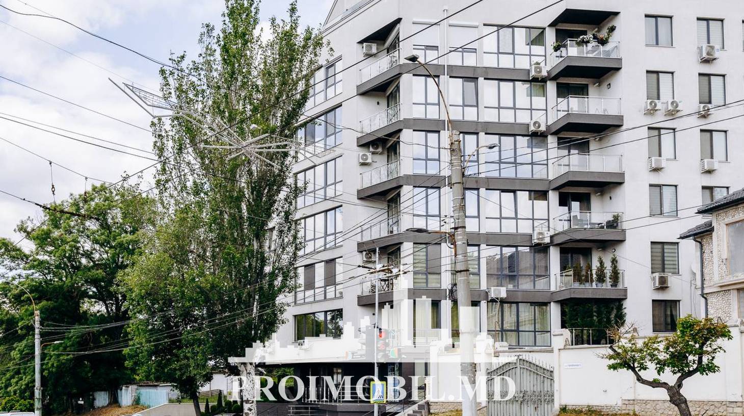 https://images.proimobil.md/NC4TytOjW-TgYo5VAKMU0ZTZGvgwEBus2tFEQEie7M4/watermark:0.75:so:0:30:0.39/resize:fill:1460:816:1/gravity:ce/bG9jYWw6Ly8vZXN0YXRlL2xyLzI4MmVmMjNhLTEwMGItNGJjNy1hZTI3LTdmNmYwZDJhMTY0NS5qcGVn