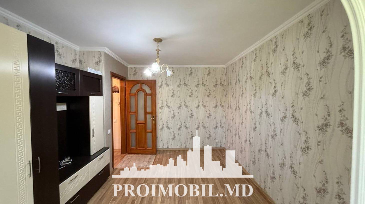 https://images.proimobil.md/NGdGDXZkiUC-PaqNU6NGa8BnneY0yMS0w8D-4c2Ou1g/watermark:0.75:so:0:30:0.39/resize:fill:1460:816:1/gravity:ce/bG9jYWw6Ly8vZXN0YXRlL2xyLzA0ZTA1MWZjLTk0YzMtNDZhYS05YjU1LTYxN2RhODFiMjgxZC5qcGVn