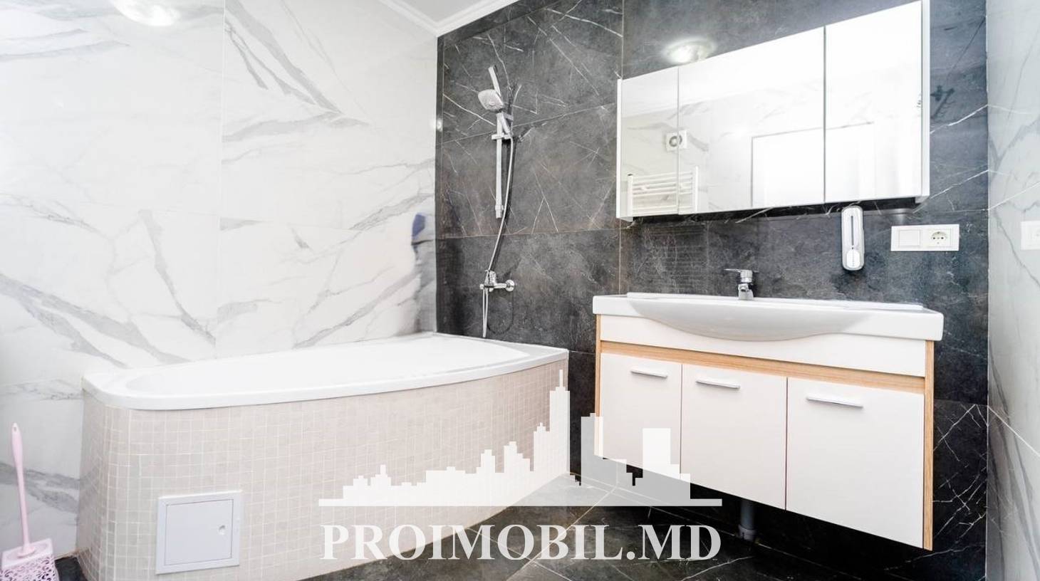 https://images.proimobil.md/NItwYQ3qsp3-p4fbtx5_lFTZxUm-4IgmOSQsSRSwJao/watermark:0.75:so:0:30:0.39/resize:fill:1460:816:1/gravity:ce/bG9jYWw6Ly8vZXN0YXRlL2xyL2MxYjZkYjI3LTNmZmEtNDQ2OC1hNGMyLTg5ZTZkYjBiODFkOC5qcGVn