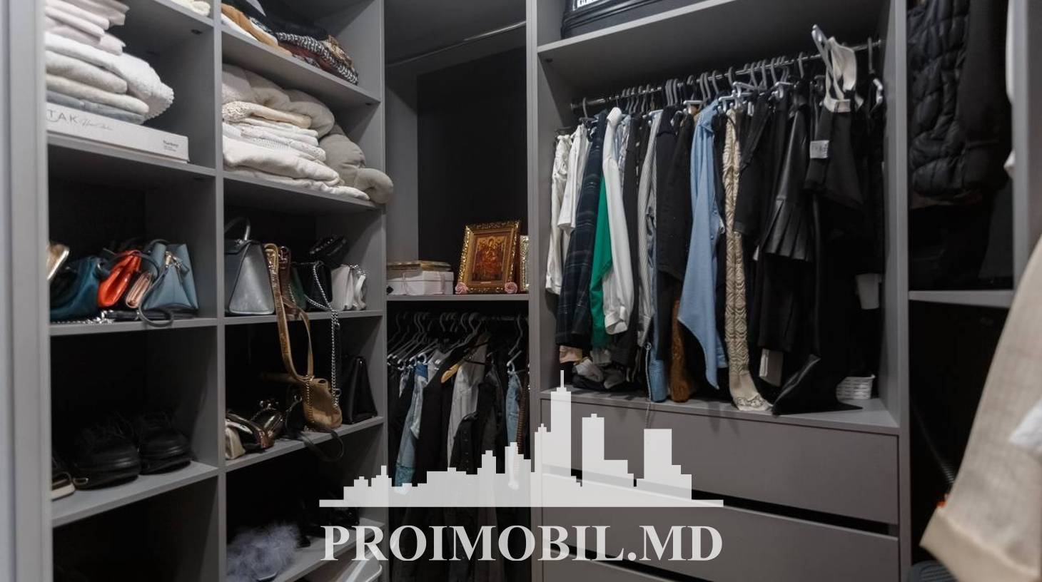 https://images.proimobil.md/NKiuoz_taNueLWQfA4nlX6O6nIQ4TxcHe6h6H71jejE/watermark:0.75:so:0:30:0.39/resize:fill:1460:816:1/gravity:ce/bG9jYWw6Ly8vZXN0YXRlL2xyLzMwYzI1ZDBlLTBjODEtNGIwOS04OGE4LTQyN2JiMWRlMmNlYy5qcGVn