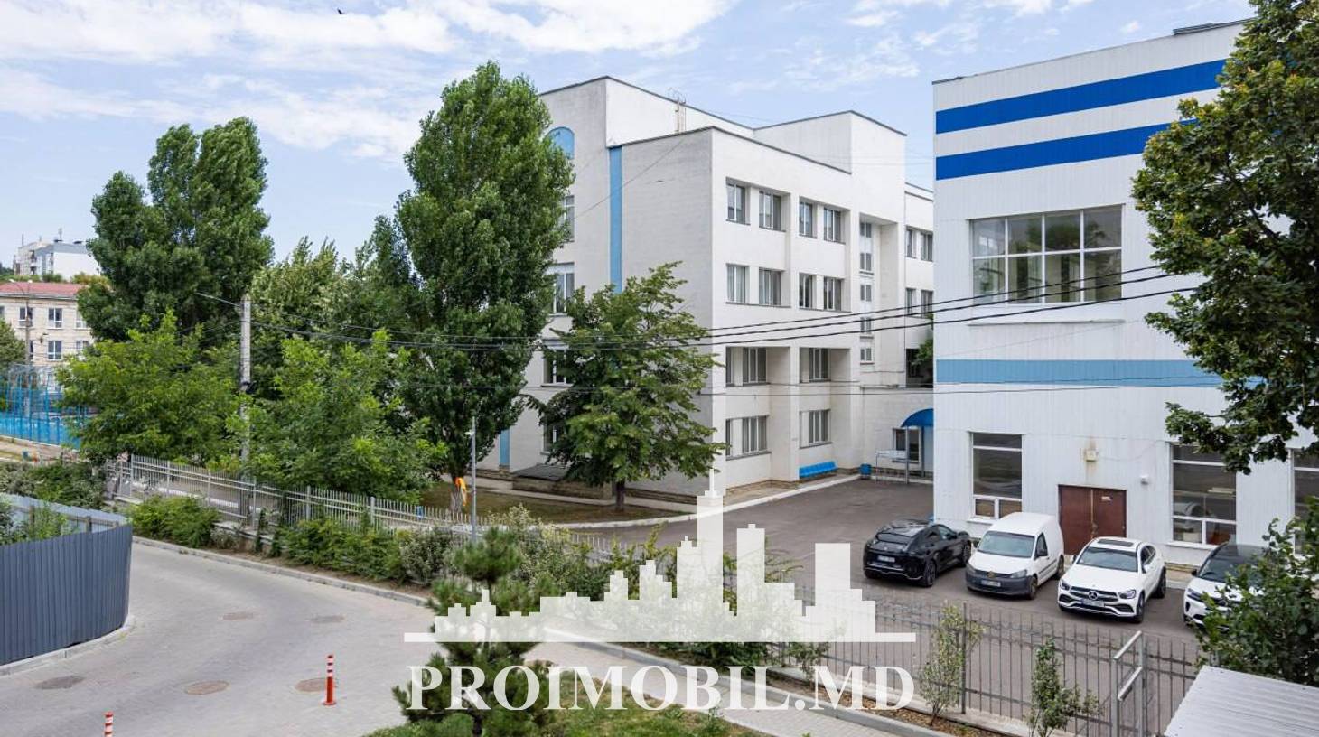 https://images.proimobil.md/NSFTvp9FAZpwoHkp43yTJ1HTzAtXS50k3VM1K3kIV1M/watermark:0.75:so:0:30:0.39/resize:fill:1460:816:1/gravity:ce/bG9jYWw6Ly8vZXN0YXRlL2xyL2E4ZmI3ZjIzLTM5MDMtNDBiMi05ZTIxLTIzODY1M2IwMGNkNC5qcGVn