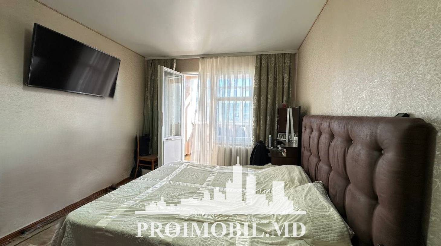 https://images.proimobil.md/NSsHUATQJ_AsccJSPuTS3qGX_1t-1aUfLFmknO_7rgA/watermark:0.75:so:0:30:0.39/resize:fill:1460:816:1/gravity:ce/bG9jYWw6Ly8vZXN0YXRlL2xyLzJjOWM1ZTVlLTY5ZDQtNDk0Yi1iMjkyLWIzNTlkMGIzMTc5MS5qcGVn