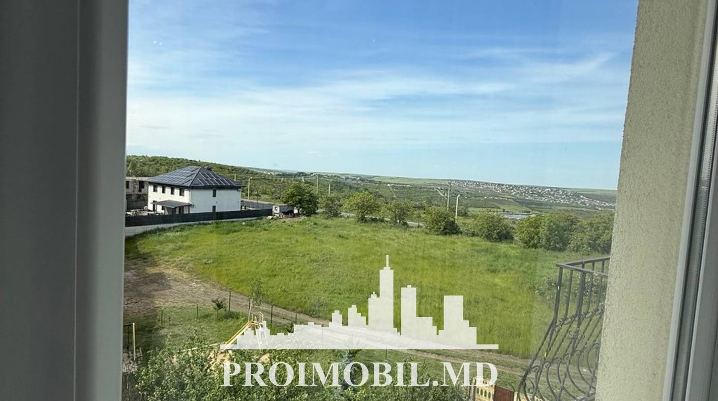 https://images.proimobil.md/NU_PiAD5fmbeom9aXUMXdkyJcdlfORtaR8G9NYuI01A/watermark:0.75:so:0:30:0.39/resize:fill:1460:816:1/gravity:ce/bG9jYWw6Ly8vZXN0YXRlL2xyLzBjMzU5MDdmLWFlMzQtNDZkYS05MmQyLWQ1MWJkOGJlZjQ3Ny5qcGVn