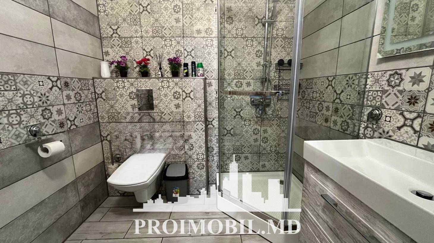 https://images.proimobil.md/NYdJKpqc5NzRjfqO8HLs--rtzoMuwj19C4_G_1zo9GQ/watermark:0.75:so:0:30:0.39/resize:fill:1460:816:1/gravity:ce/bG9jYWw6Ly8vZXN0YXRlL2xyLzBiNGI2NzZlLWY1YzUtNGJlOC1hYzU4LTkyMzljMmFkZDM1My5qcGVn