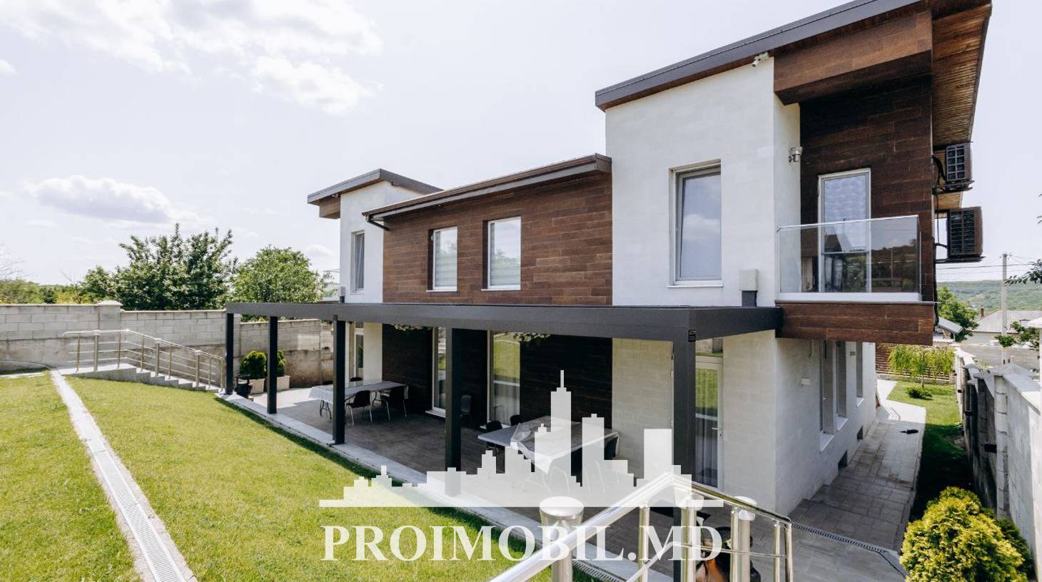 https://images.proimobil.md/NZVFhqtEcYk0Q6MQHOzF8DfhTDI0n-Ip1ntvp1tFnwY/watermark:0.75:so:0:30:0.39/resize:fill:1460:816:1/gravity:ce/bG9jYWw6Ly8vZXN0YXRlL2xyLzFmNWFhYWY5LWJjYmYtNGNhMC1hYzQzLWZlMmMwNDM5MGM2OS5qcGVn