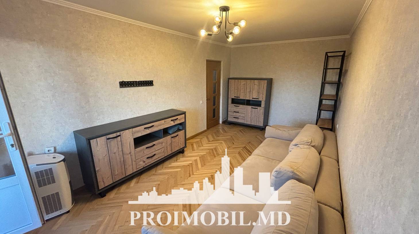 https://images.proimobil.md/NbJWbNyGu87IKPgy0ZfcUz1jJ6qTXbcEqsk5TciEkrs/watermark:0.75:so:0:30:0.39/resize:fill:1460:816:1/gravity:ce/bG9jYWw6Ly8vZXN0YXRlL2xyLzU1YTMyNGEzLTdjOTUtNDljZi1hYWE4LTNhZjg1YzBiODFlMC5qcGVn