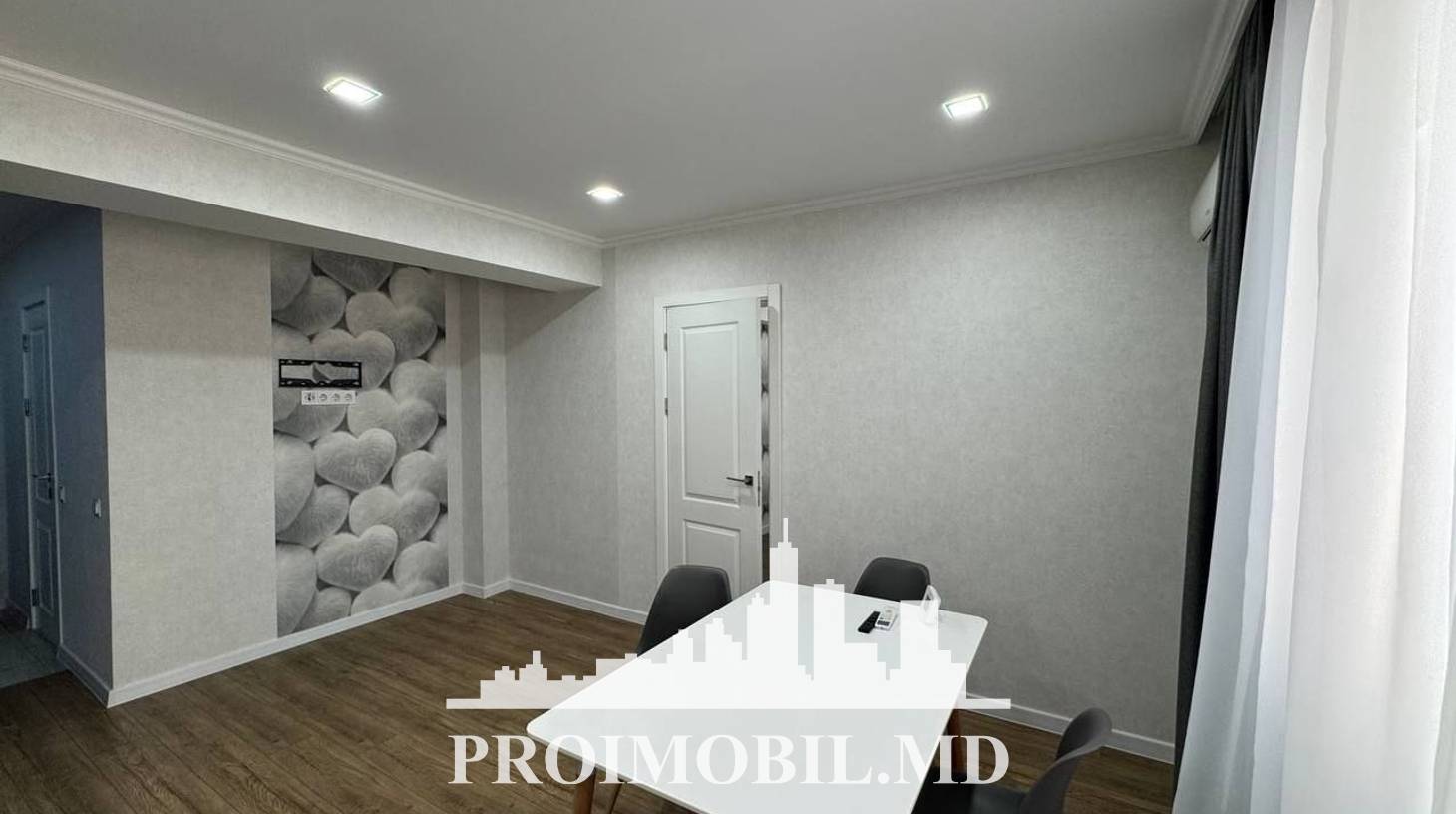 https://images.proimobil.md/Neg2aEszgXidVG73E90XBrXoi0DDNYVOkhJF6G8H608/watermark:0.75:so:0:30:0.39/resize:fill:1460:816:1/gravity:ce/bG9jYWw6Ly8vZXN0YXRlL2xyLzI2Mjc0ZjQ1LTU1ZjEtNDdmMi1hYjRkLWU4NTMwNGJkZmYzMS5qcGVn