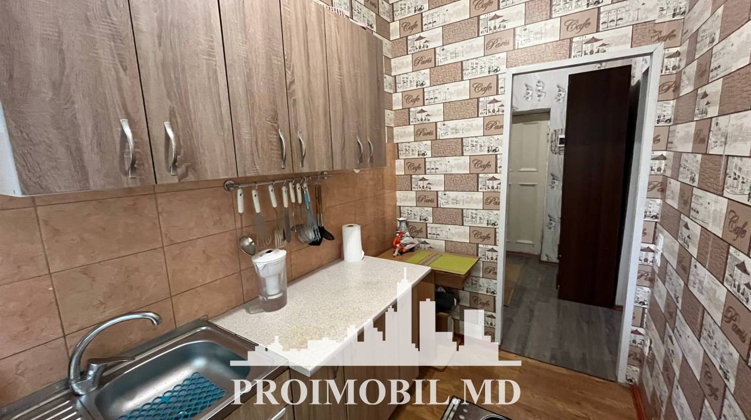 https://images.proimobil.md/NiliwD-n3iQPz8rY9N2TItODY--GO1IcUMly1lcH13E/watermark:0.75:so:0:30:0.39/resize:fill:1460:816:1/gravity:ce/bG9jYWw6Ly8vZXN0YXRlL2xyL2RiOWM0OGUxLWY0ZjItNDQyZS05ODg4LWEzOWU2NmY1MjIyMi5qcGVn